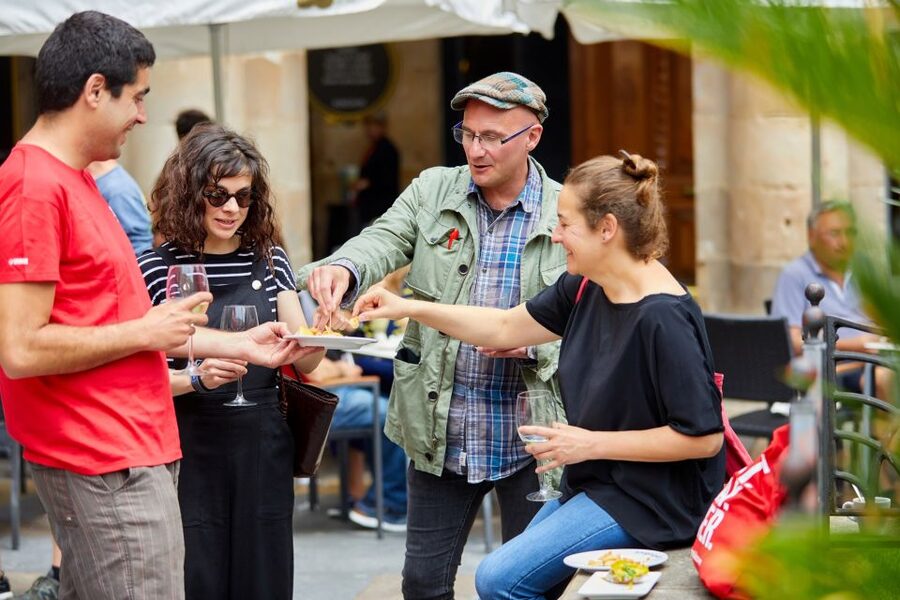 Bilbao: Exclusive Food & Wine Tasting Tour with Local Guide - Four drinks, from txakoli to Rioja