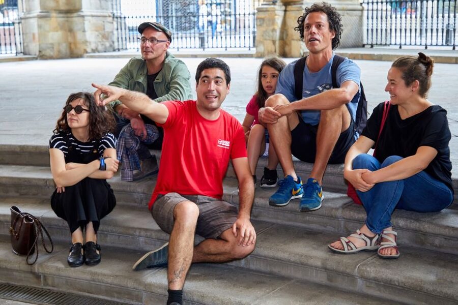 Bilbao: Exclusive Food & Wine Tasting Tour with Local Guide - Why the small group changes the evening
