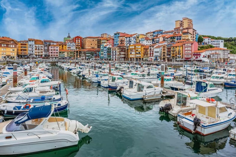 Bilbao: Gaztelugatxe, Bermeo, Mundaka, Gernika, & Wine Tour - Mundaka for lunch, harbor views, and a slower hour