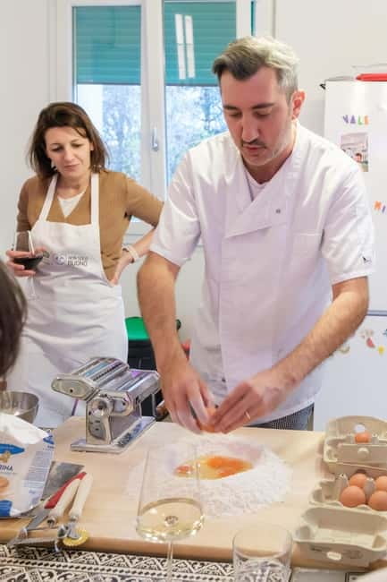 Bologna: 3 Pastas, Tiramisu and Unlimited Wine Tasting - Two sauces, with a useful Bologna lesson