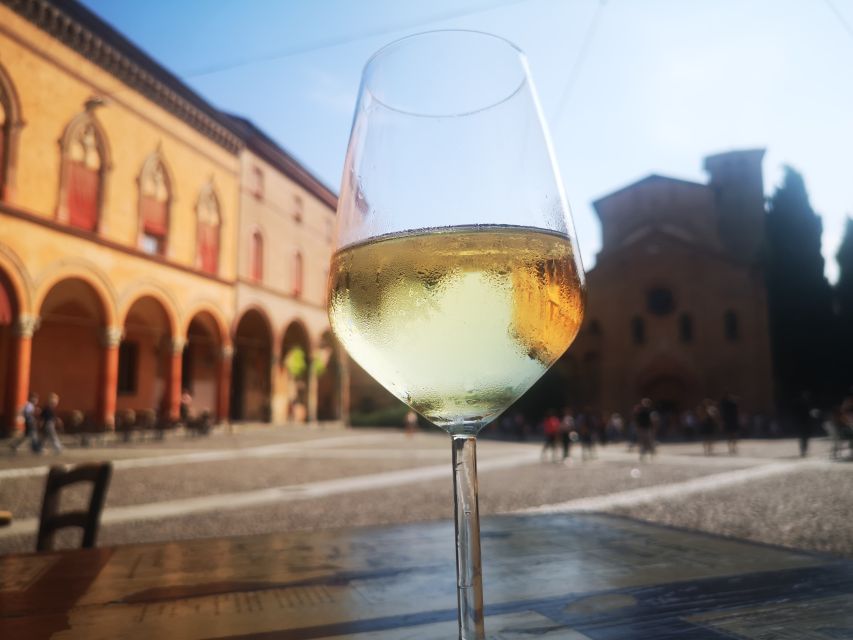 Bologna: City Center Guided Wine Walking Tour - Moving from enoteca to osteria