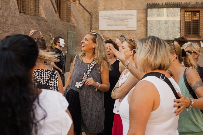 Bologna: Dinner, Wine & Tastings Walking Tour - Santo Stefano, quiet corners, and old legends