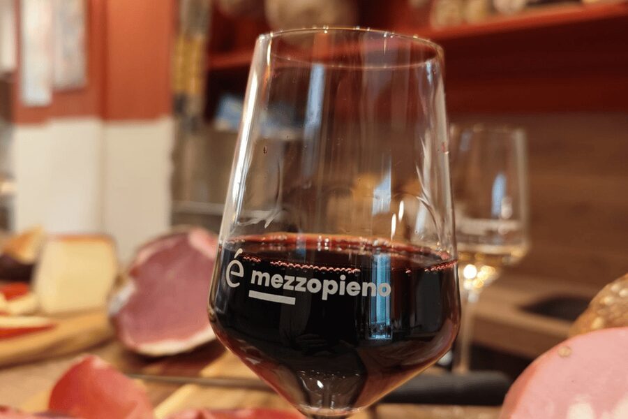 Bologna: Food and Wine Tasting with Interactive Game - Who should book this experience?
