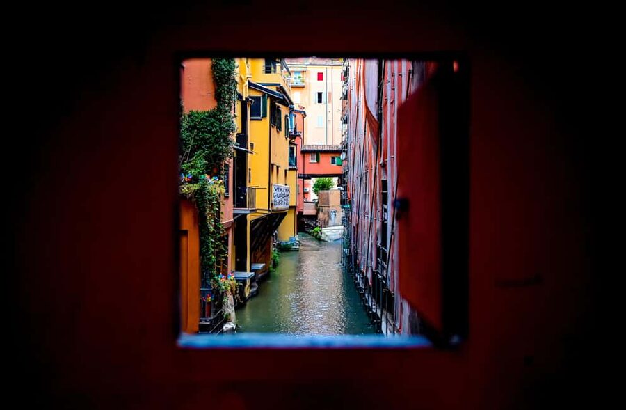 Bologna: Local Food Tour with Authentic Tastings and Wine - Food quantity, group size, and the pace of the walk