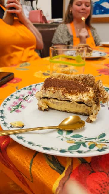 Bologna: Pasta Cooking Class, Ragu & Wine with Local Host - A home atmosphere instead of a formal school