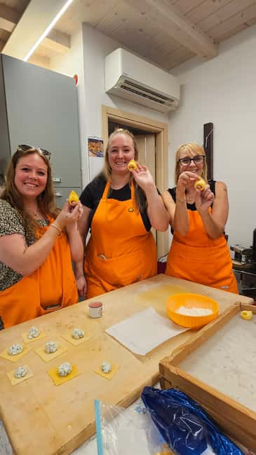 Bologna: Pasta Cooking Class, Ragu & Wine with Local Host - Who should book this Bologna cooking class?