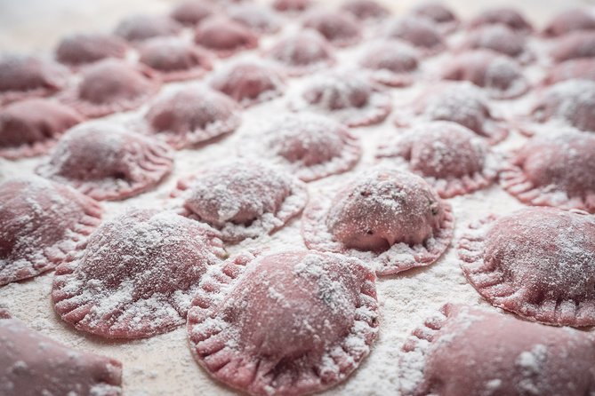 Bologna: Tagliatelle & Ragù Home Cooking Class with wine - Comparing this with a formal cooking school