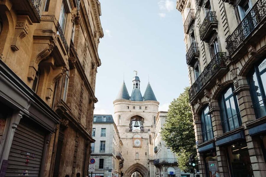 Bordeaux: Guided Food and Wine Tour with Tastings - French cheese and the meaning of terroir