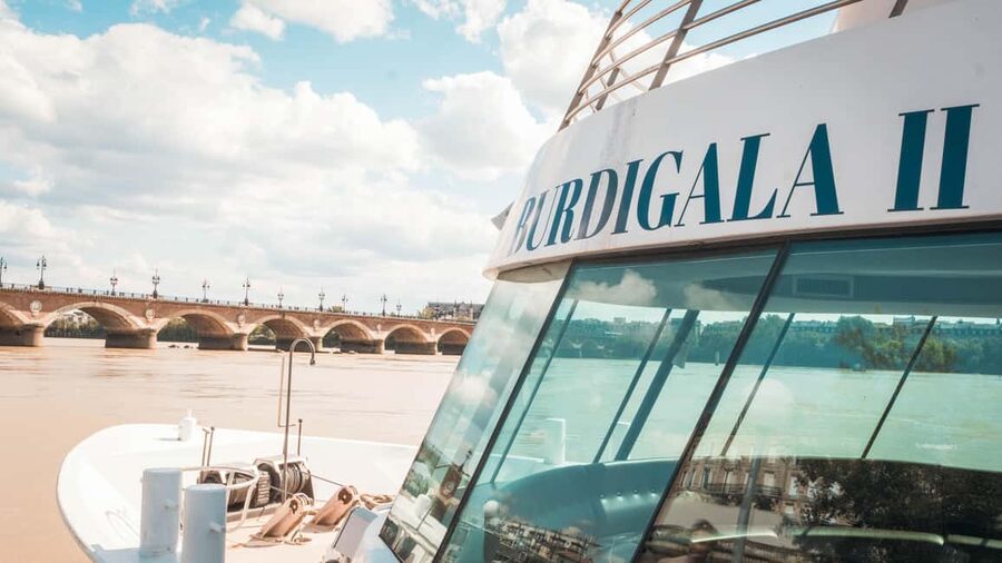 Bordeaux: Guided Wine and Canelé Discovery Cruise - What the guide adds to the ride