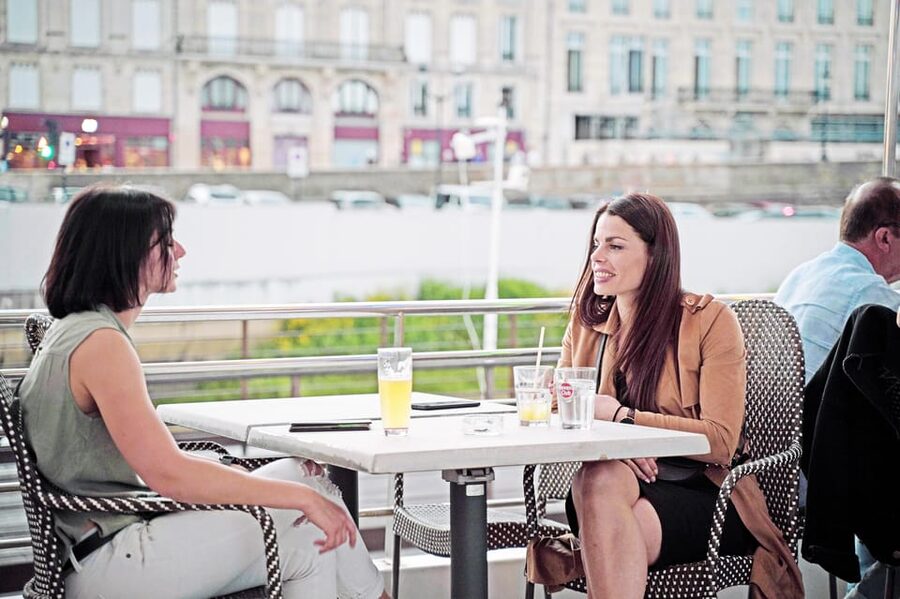 Bordeaux: Guided Wine and Canelé Discovery Cruise - Pont de Pierre and the old Port of the Moon