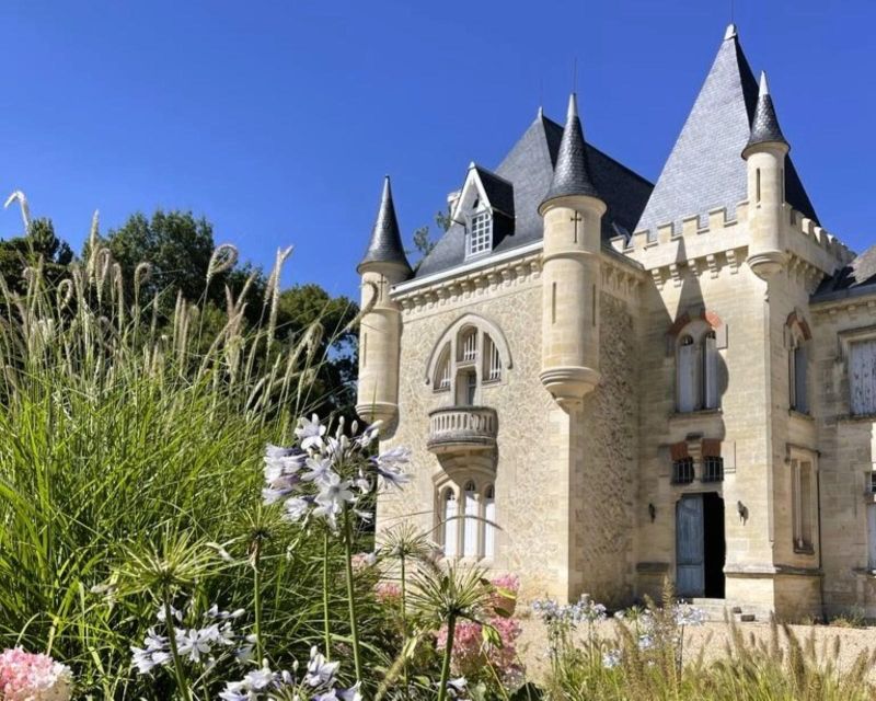 Bordeaux: Médoc & St-Emilion Wine 3 châteaux with lunch - Walking through the medieval village of Saint-Émilion