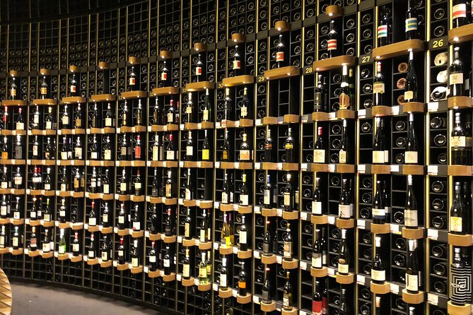 Bordeaux Old Town & Market Local Food with Wine Tastings Tour - Marché des Capucins and the market experience
