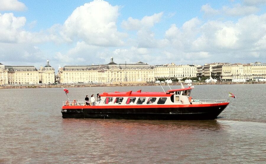 Bordeaux: River Cruise with Commentary, Wine and Canelé - How strong is the commentary?