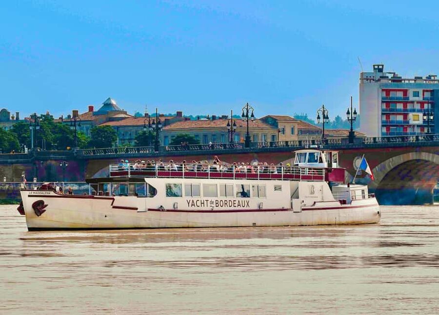 Bordeaux: River Garonne Cruise with Glass of Wine and Canelé - Starting at Ponton d’Honneur