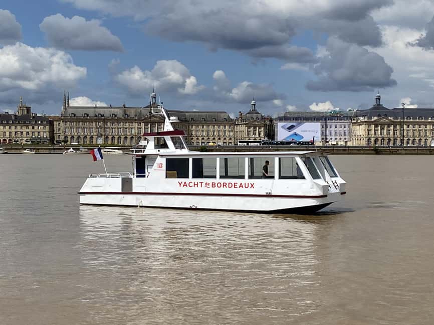 Bordeaux: River Garonne Cruise with Glass of Wine and Canelé - Turning on the Garonne