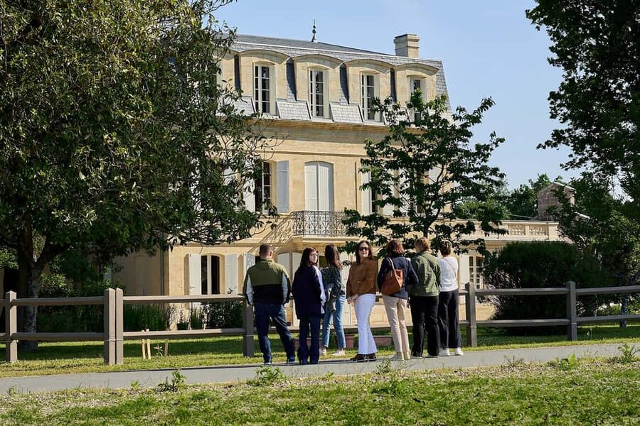Bordeaux: Saint-Emilion and Medoc Full-Day Wine Experience - Saint-Émilion first: stone lanes and wine country