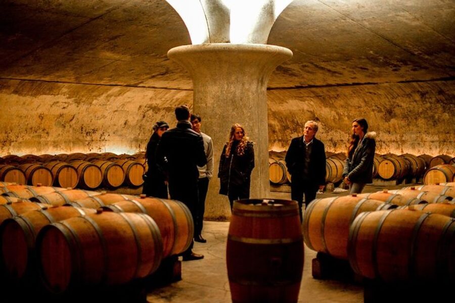 Bordeaux: St-Emilion and Medoc Wine Day Tour with Lunch - 9:00am: Leaving Bordeaux from Rue de la Devise
