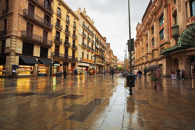 Born to Eat: Gourmet Tapas & Wine Small Group Tour in Old Barcelona - Key points at a glance
