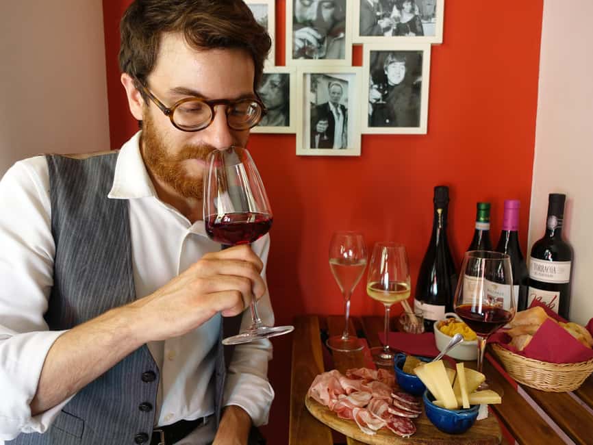 Boutique Wine Tasting in Turin City Center - Finding the boutique wine bar near the Royal Palace