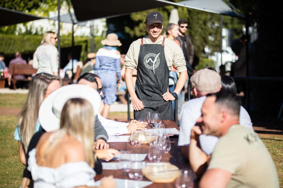 Brisbane: Boutique Winery Tour with Gourmet Lunch - Guides make or break a small-group day