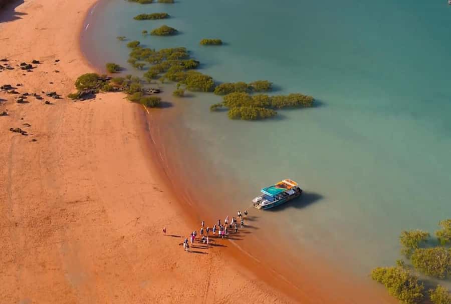 BROOME: SCENIC & PREHISTORIC CRUISE- Wine & Gourmet Platters - The return through Roebuck Bay