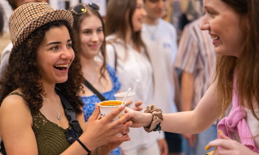 Budapest: Guided Food Tour with Wine, Beer, and Shots - Starting at the Kazinczy Street Synagogue