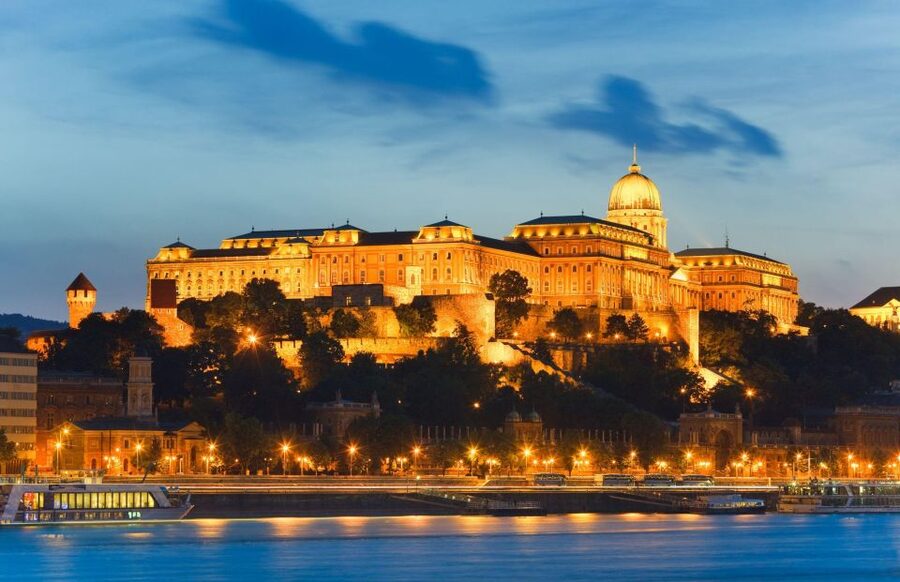 Budapest: Unlimited Prosecco and Wine Sightseeing Cruise - Key points to know before booking