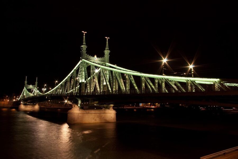 Budapest: Unlimited Prosecco and Wine Sightseeing Cruise - Why a one-hour Danube cruise works so well in Budapest