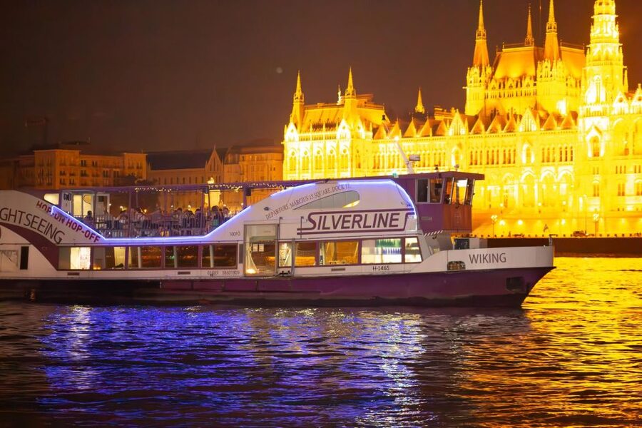 Budapest: Unlimited Prosecco and Wine Sightseeing Cruise - Buda Castle and the Castle District