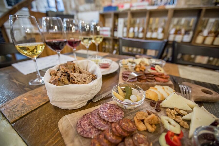 Budapest: Wine, Cheese, and Charcuterie Tasting - Five glasses that move from familiar to surprising