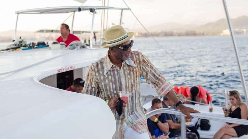 Cabo San Lucas: 2 Hour Sunset Cruise with Food and Wine - The first views: Cabo’s coast from the water