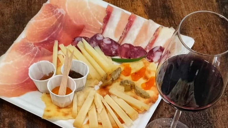 Cagliari: Food and Wine Tasting Experience - Key points at a glance