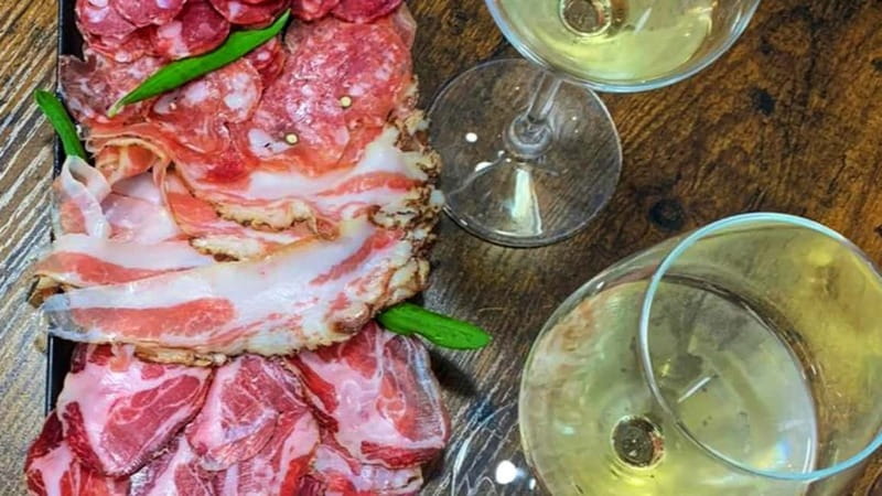 Cagliari: Food and Wine Tasting Experience - The first tastes: cheese, meats, and Sardinian staples