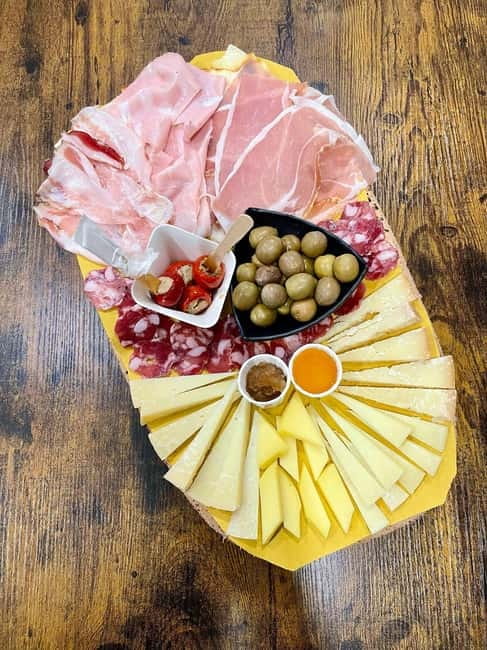 Cagliari: Food and Wine Tasting Experience - Desserts, chocolate, and the final pairing