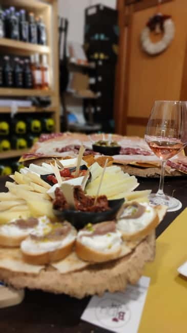 Cagliari: Food and Wine Tasting Experience - The guides make the difference