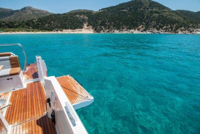 Cagliari: Luxury Motorboat Tour with 3 Swim Stops & Wine