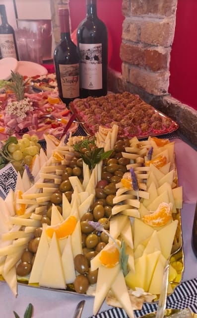 Cagliari Old Town: Wine Tasting and local products - The food pairing: local products rather than a full meal