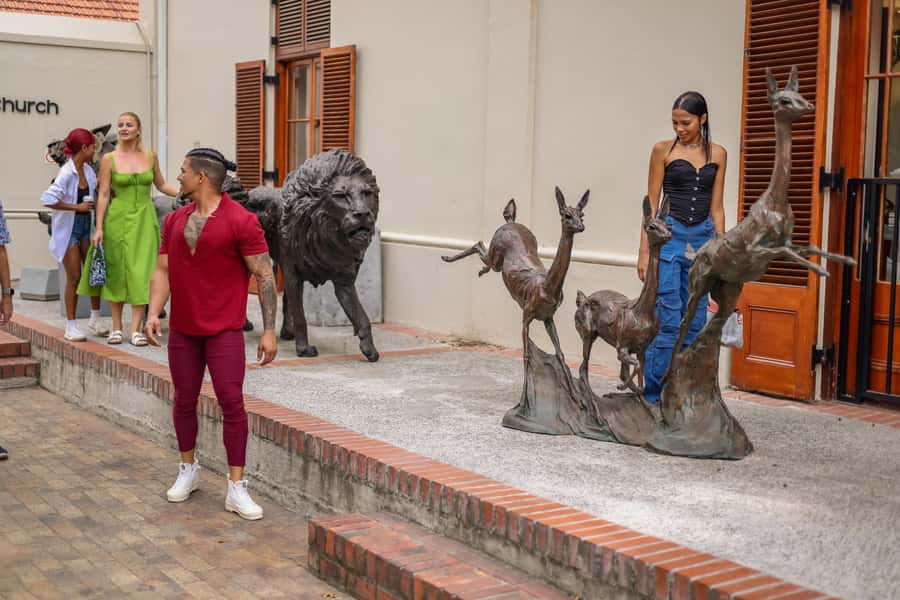 Cape Town: Full-Day Wine Tasting Tour with Wine Tram - Franschhoek gives you time for lunch and browsing