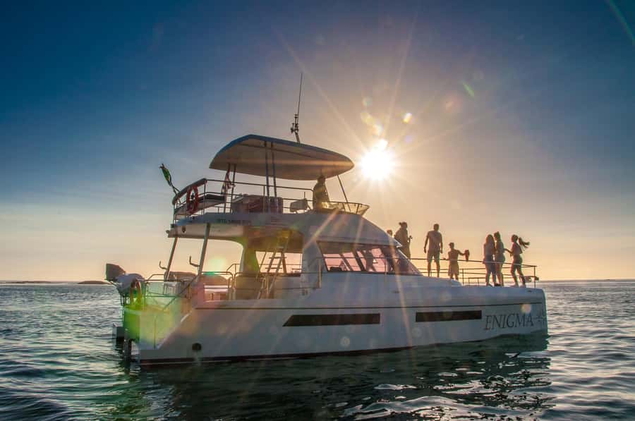 Cape Town: Sunset Champagne Cruise and 3-Course Dinner - Sailing into Table Bay at sunset