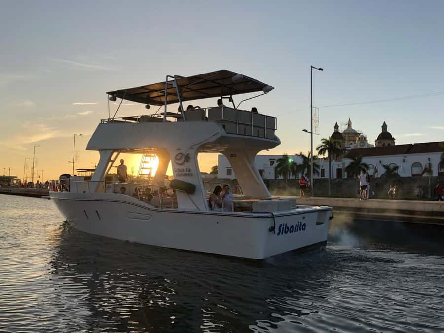 Cartagena: Cruise by the Bay with Dinner and Wine - Key points to know before boarding