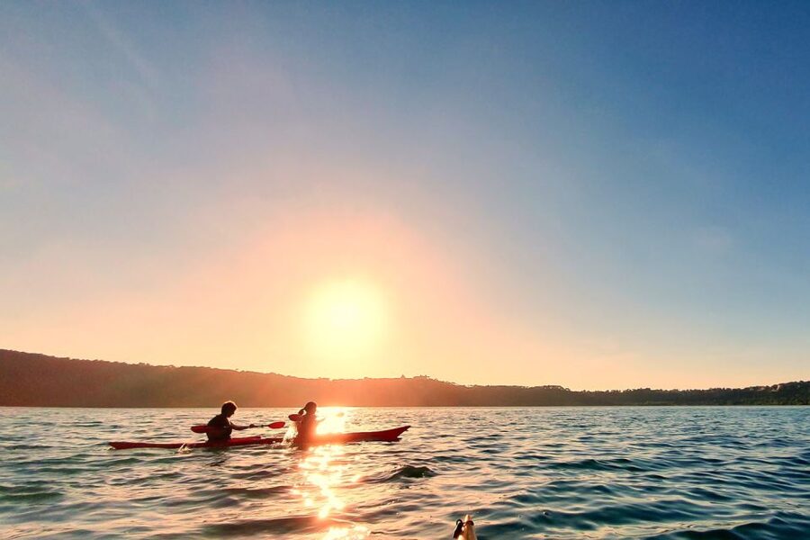 Castel Gandolfo: Kayak Food and Wine Tour - Silence on the water and the kayak-only beach