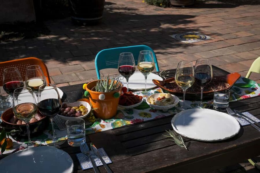 Catania: Etna Urban Winery Sicilian Lunch with Wine Tasting - The 1790 winery and its family story