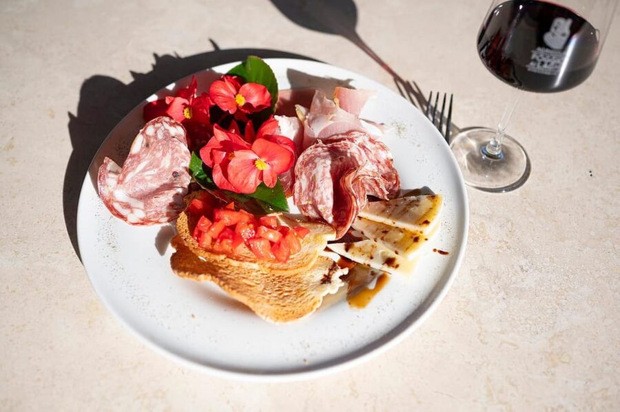 Chianti: Lunch with Wine Tasting at Poggio ai Laghi Winery - The oils and vinegars deserve real attention