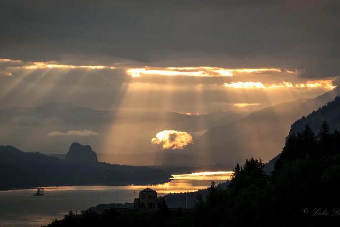 Columbia Gorge Waterfalls & Wineries from Portland: All-Inclusive Afternoon Tour - What the $189 price really covers