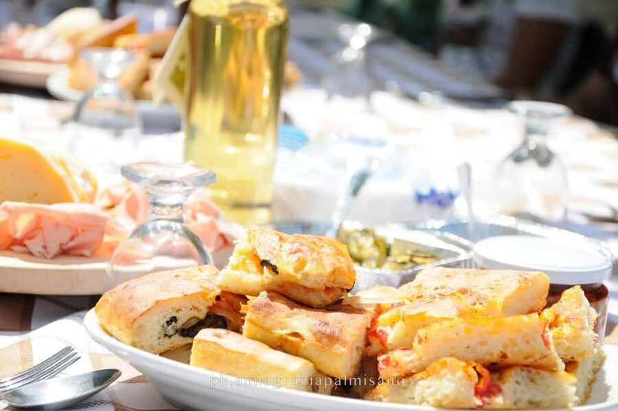 Dinner in the vineyard and wine tasting under the stars - The five-part Apulian appetizer course