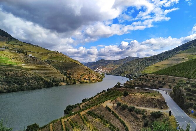Douro Valley Prime Tour: Wine Tastings, Boat & Lunch from Porto - Pinhão, tiles, and the heart of the Douro