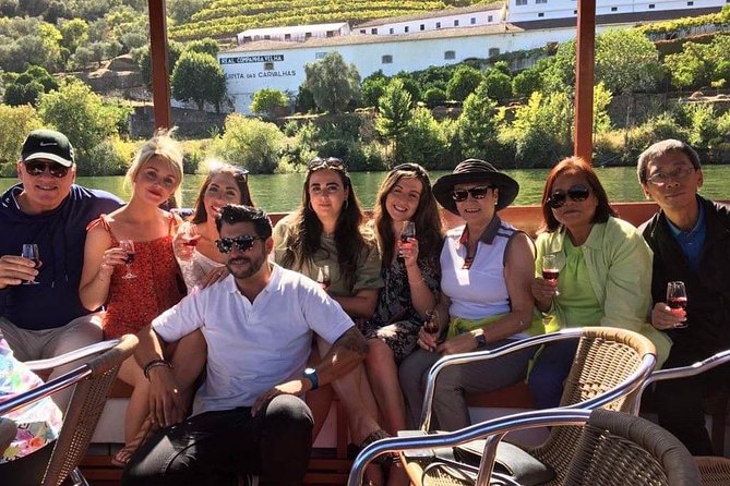 Douro Valley Tour: Wine Tasting, Cruise and Lunch from Porto - The guides and group atmosphere