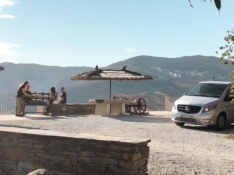 Douro Valley: Tour with Wine Tastings, Lunch, and Boat Ride - The guides make the difference