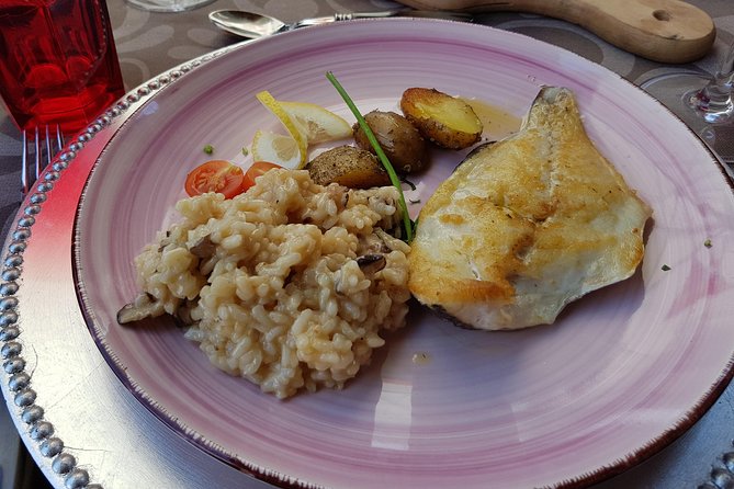 Douro Valley Wine Tour: 3 Vineyard Visits, Wine Tastings, Lunch - Porto to Lamego: the day starts on the road