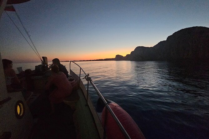 Dreamy Cruise sunset tour with dinner and unlimited wine! - Boat comfort, transfers, and practical packing